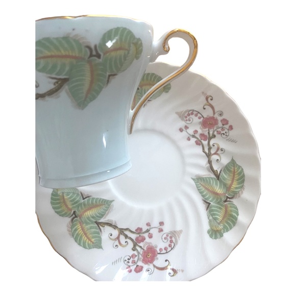 Vintage Aynsley corset style bone China teacup & saucer - Picture 3 of 13